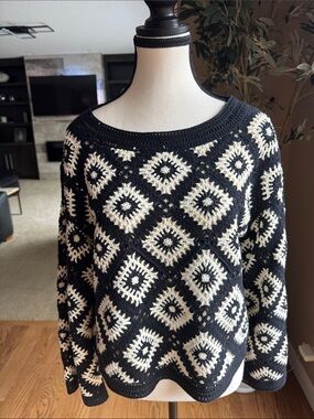 Elie Tahari Black & Cream Crochet Diamond Scoop-Neck Sweater